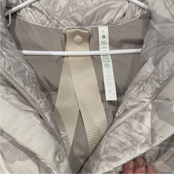 NWT Lululemon Down Jacket - Picture 3 of 5